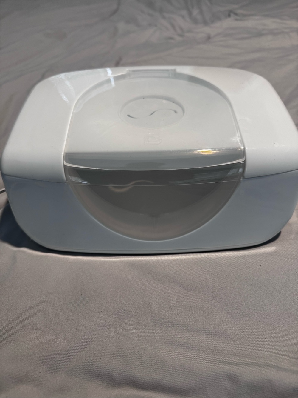 White baby wipe warmer -munchkin brand